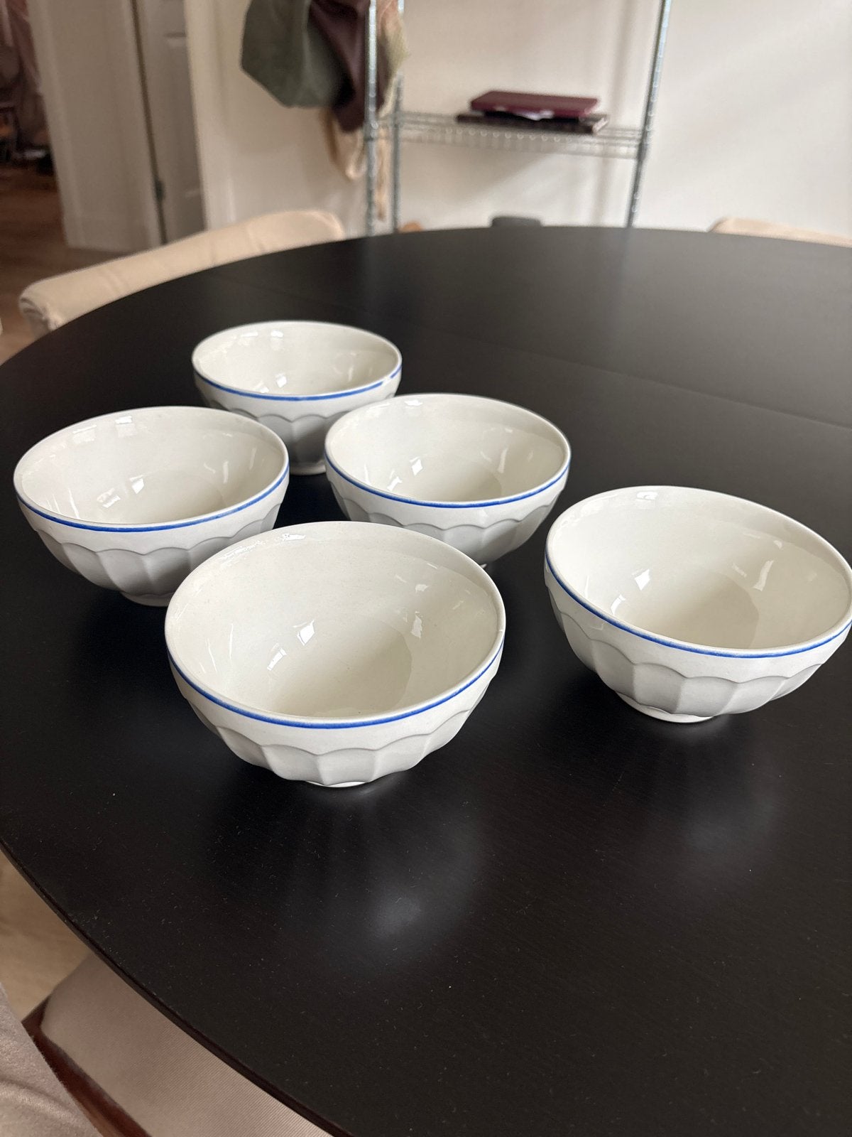 Set van 5 ontbijt/dessert bakjes met blauwe rand, Ophalen of Verzenden, Gebruikt, Keramiek, Kom(men)