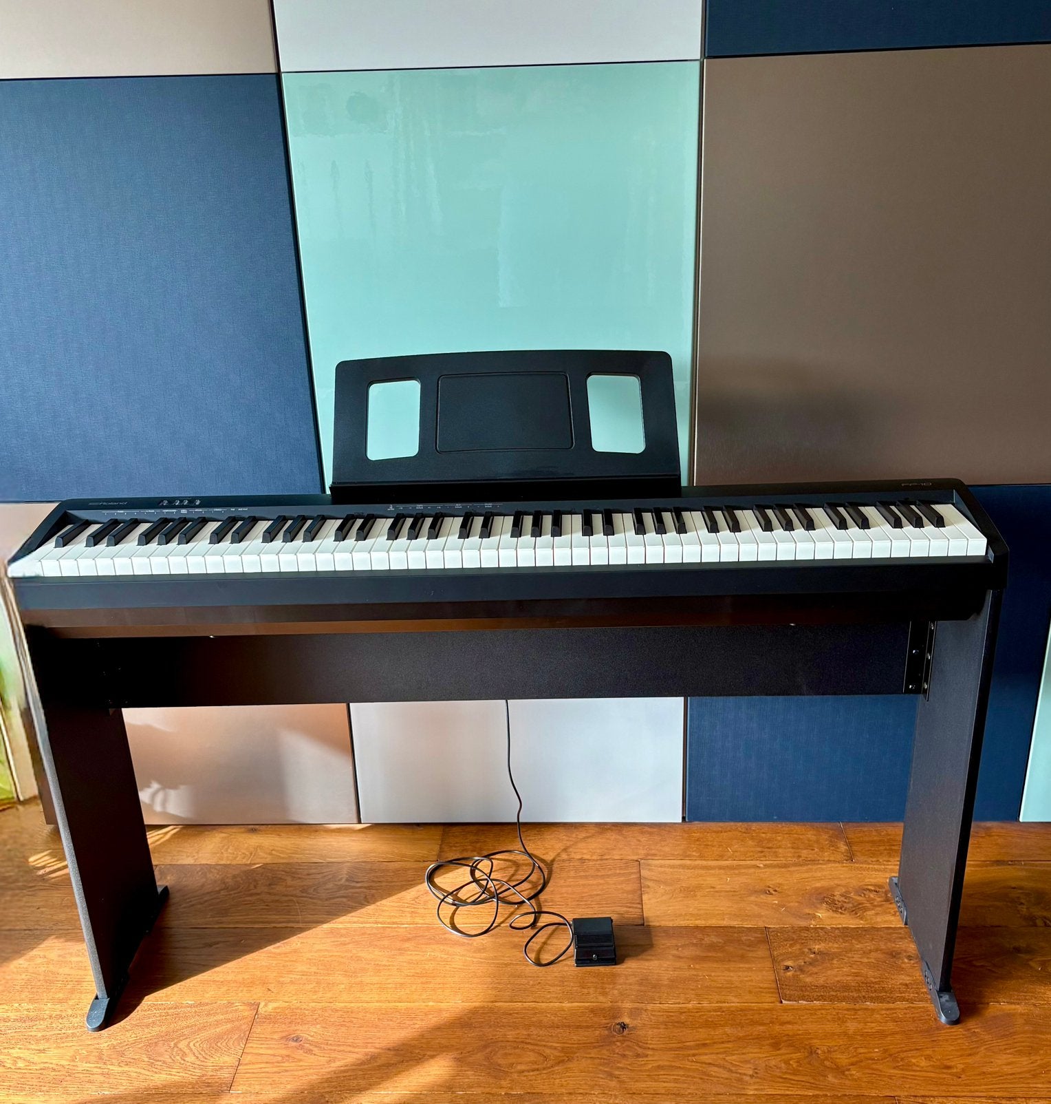 Roland FP-10 Digitale piano met onderstel-Zo goed als nieuw, Ophalen, Zo goed als nieuw, Zwart