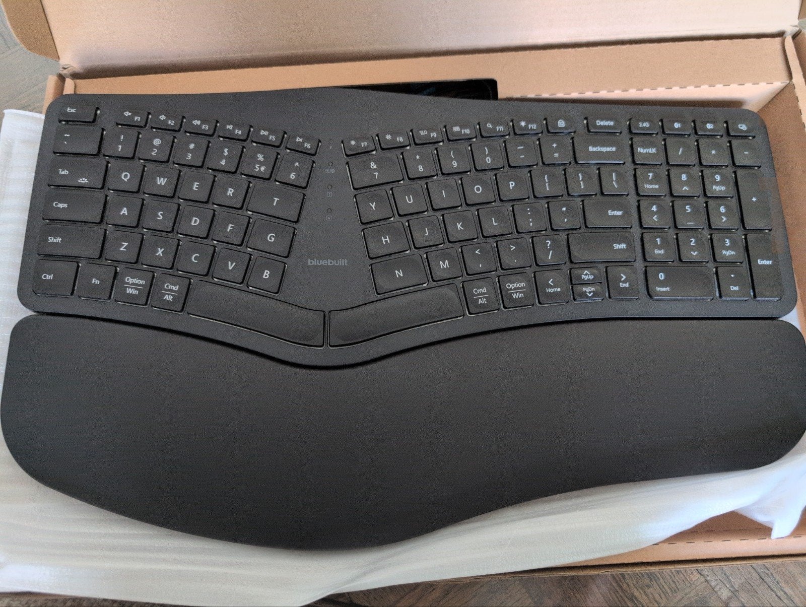 Bluebuilt Draadloos Ergonomisch Bluetooth Toetsenbord QWERTY, Nieuw, Ergonomisch, Ophalen of Verzenden, Qwerty