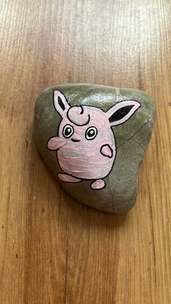 Beschilderde steen pokemon, Hobby en Vrije tijd, Schilderen, Ophalen of Verzenden, Zo goed als nieuw