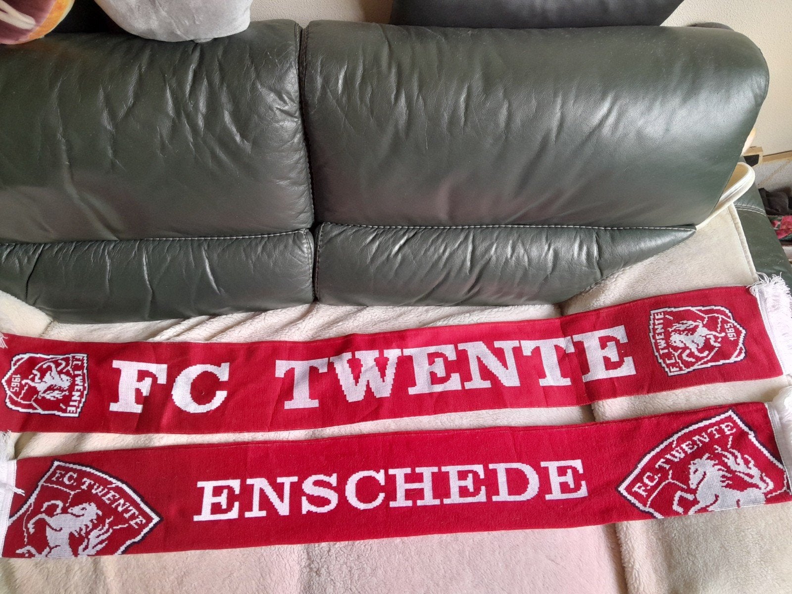 FC Twente sjaals - Set van 2, Ophalen of Verzenden, Zo goed als nieuw, F.C. Twente, Vaantje of Sjaal
