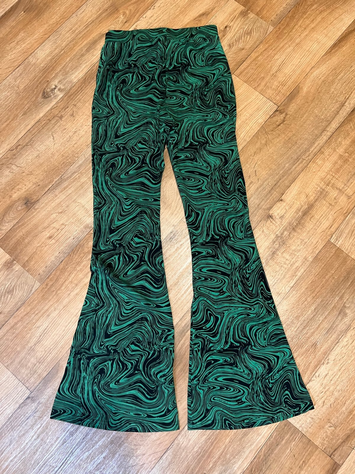 Colourful Rebel Liquid Paint Peached Extra Flare Broek M, Maat 38/40 (M), Nieuw, Ophalen of Verzenden, Lang