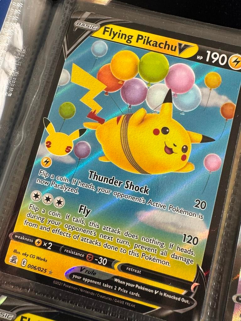 Flying Pikachu V Pokémon Kaart Celebrations 006/025, Ophalen of Verzenden, Zo goed als nieuw, Losse kaart, Foil