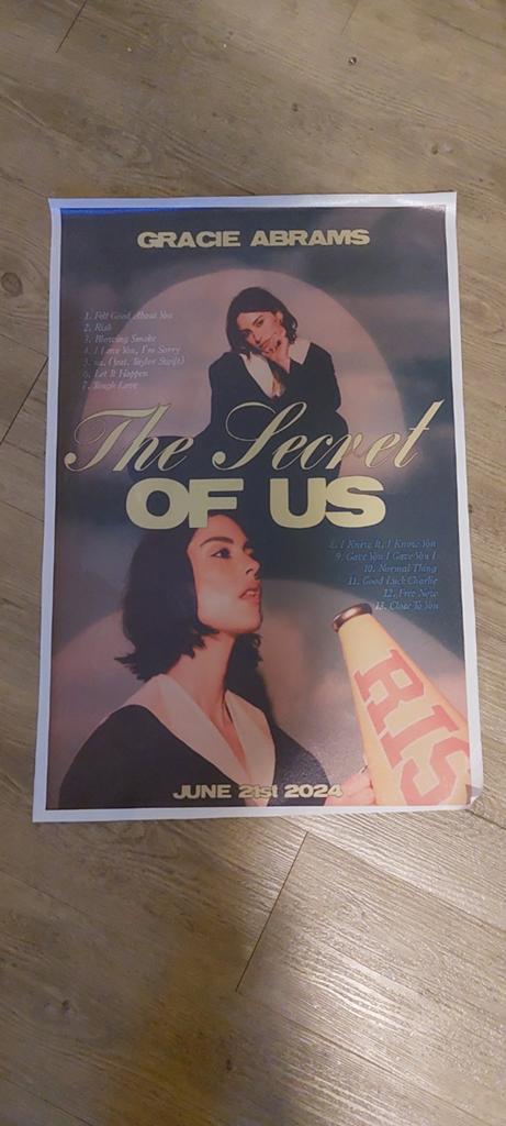 Gracie Abrams The Secret Of Us Poster, Rechthoekig Staand, Nieuw, Ophalen of Verzenden, A1 t/m A3