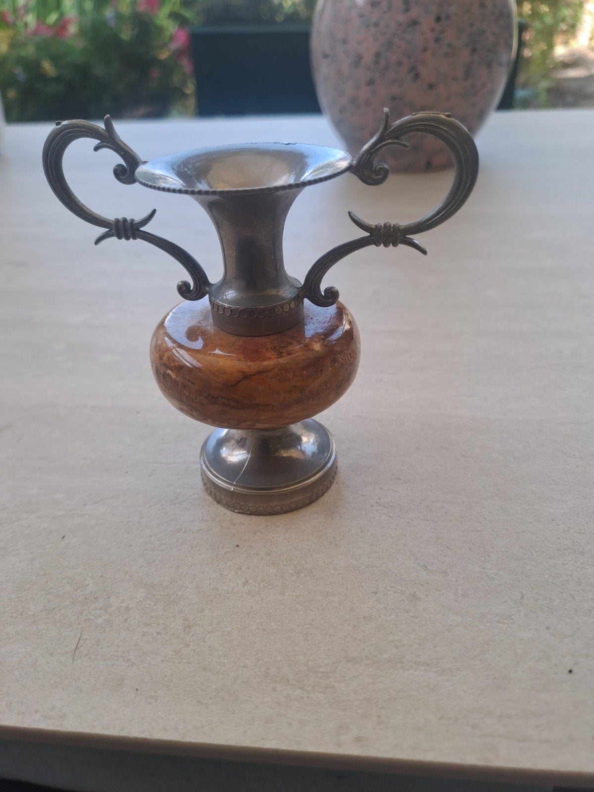 Decoratieve miniatuur vaas met marmer en metaal, Ophalen of Verzenden