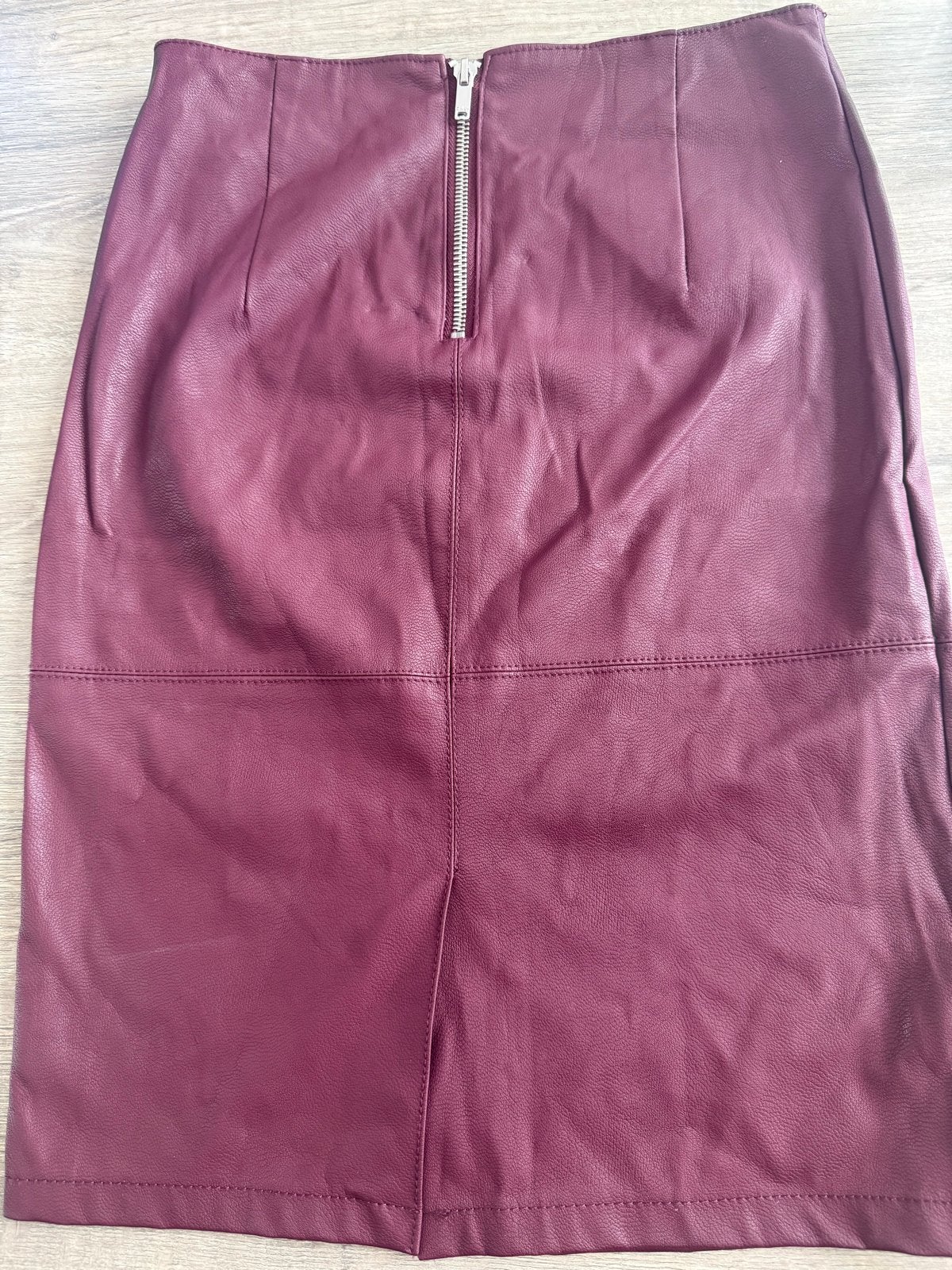 Stijlvolle bordeauxrode leren rok, Kleding | Dames, Nieuw, Ophalen of Verzenden, Maat 34 (XS) of kleiner, Boven de knie