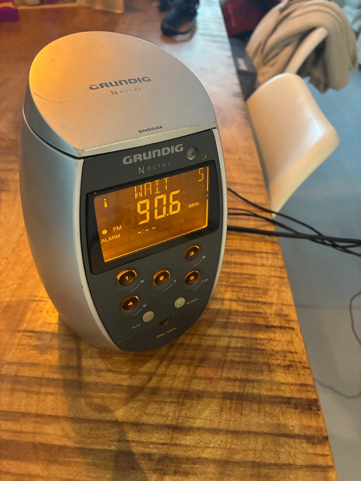 Grundig Nocturn wekkerradio met FM-radio, Ophalen, Zo goed als nieuw, Digitaal