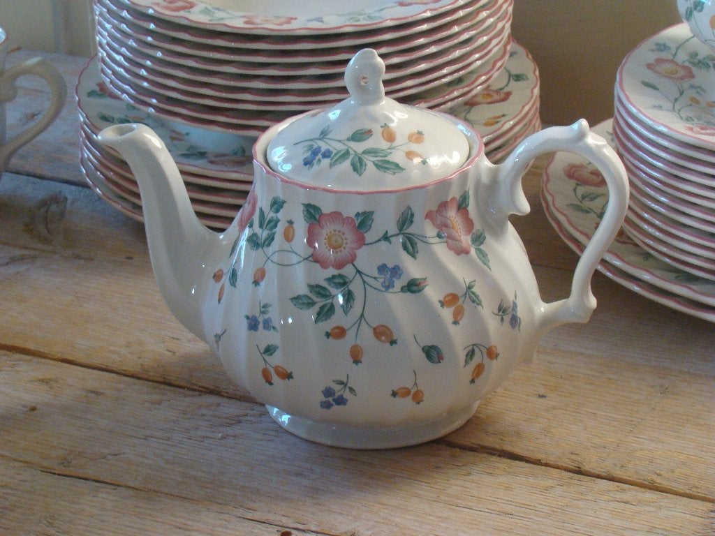 Servies, Engels, Churchill BRIAR ROSE, gaaf, Antiek en Kunst, Ophalen of Verzenden