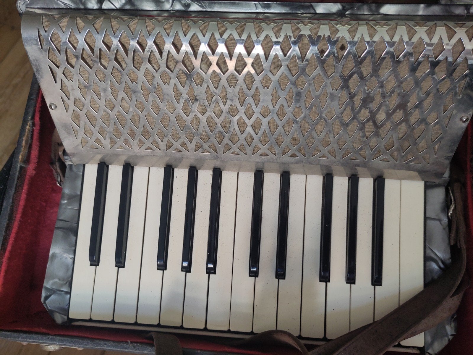 Hohner Student III Accordeon met koffer, Ophalen, Zo goed als nieuw, Met koffer, Knopaccordeon