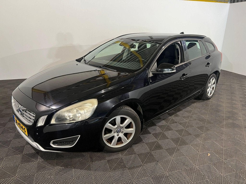 Volvo V60 1.6 DRIVe Momentum, Auto's, Volvo, Voorwielaandrijving, Euro 5, Gebruikt, Zwart