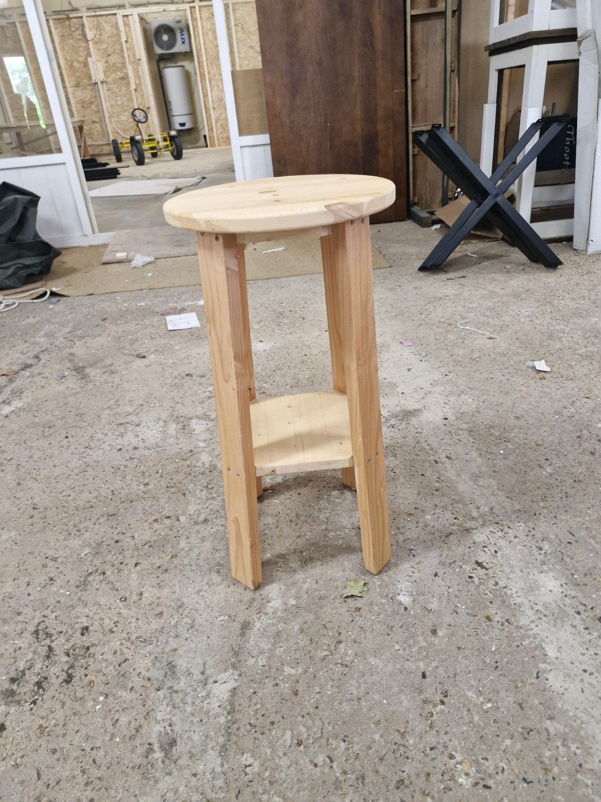Houten bijzettafel met ronde top en extra plank, Ophalen, Gebruikt