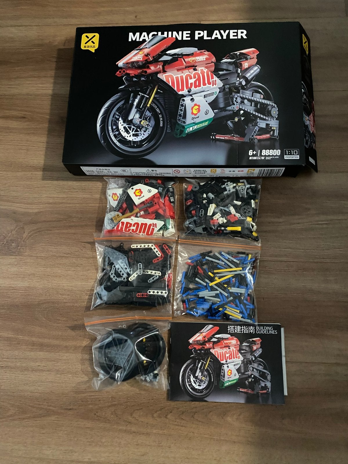 Bouwpakket Ducati V4 Motorfiets - Nieuw in doos, Overige merken, 1:50 of kleiner, Overige typen, Ophalen of Verzenden