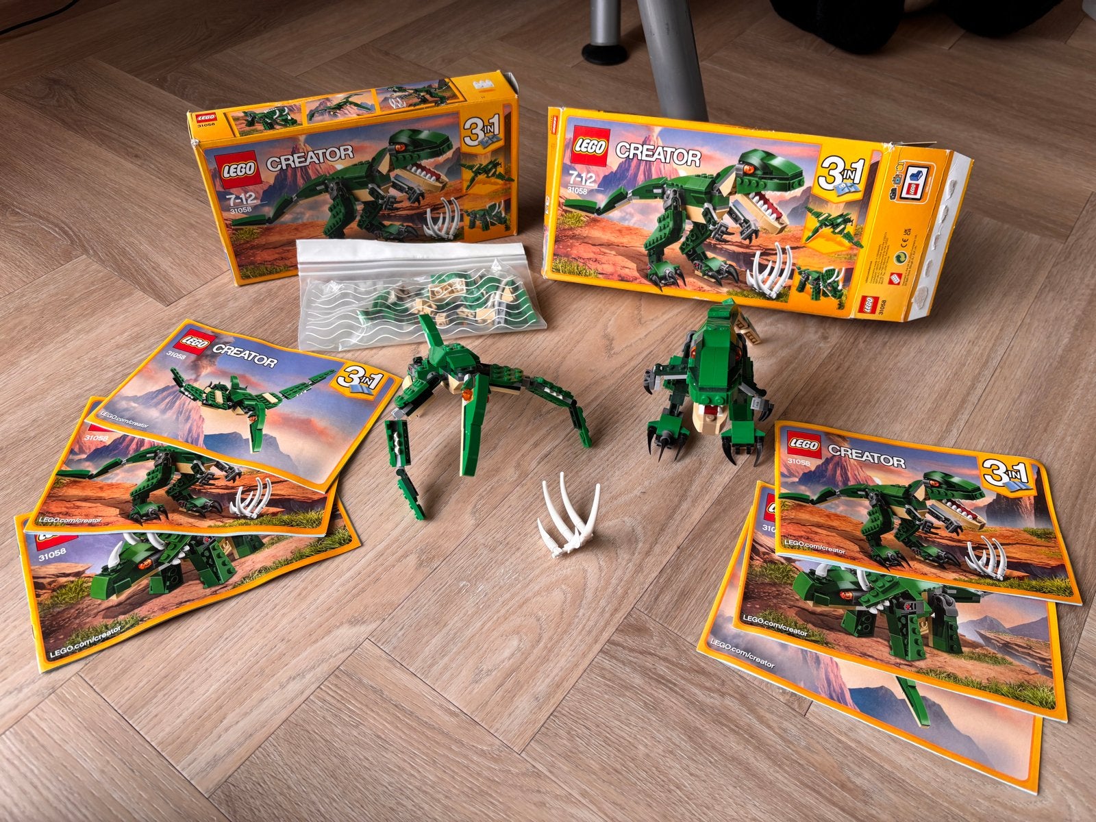 LEGO Creator 31058 Dinosaurus 3-in-1 (2 sets), Ophalen of Verzenden, Gebruikt