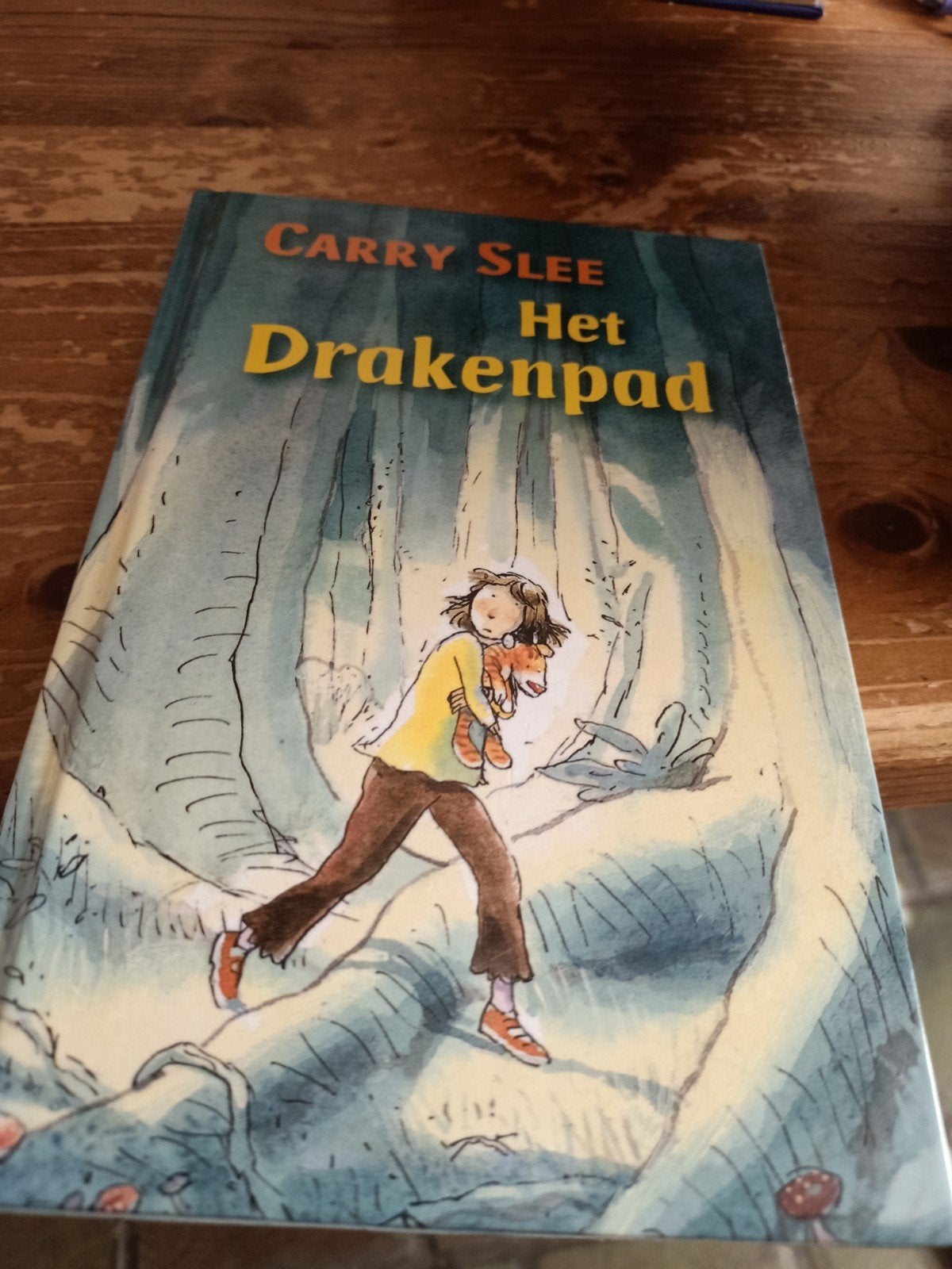 Carry Slee - Het drakenpad, Fictie algemeen, Carry Slee, Ophalen of Verzenden, Zo goed als nieuw