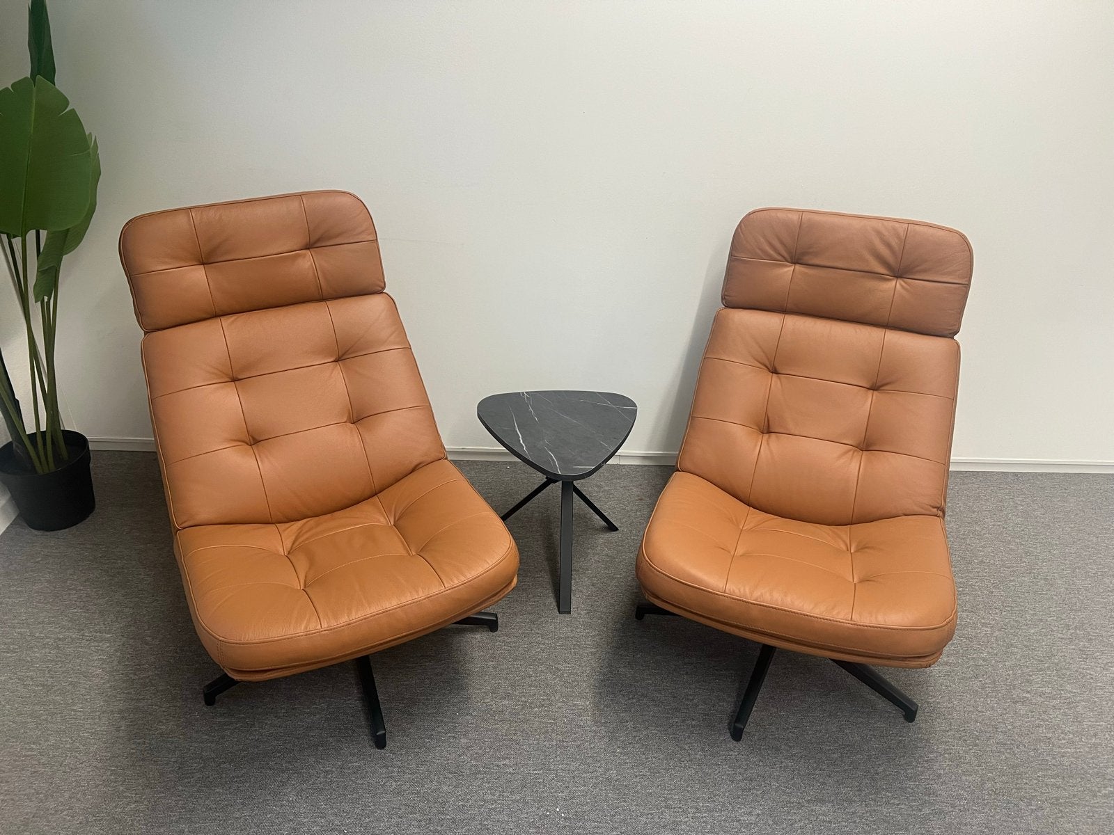 Draai relax fauteuil Havberg - Zo goed als nieuw, Huis en Inrichting, Ophalen, Minder dan 75 cm, Leer, Zo goed als nieuw