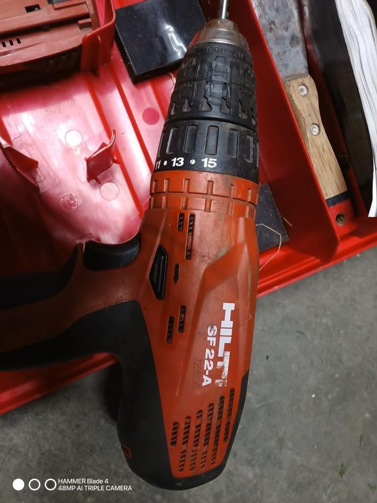 Hilti SF 22-A Accuboormachine met lader en 2 accu's, Variabele snelheid, Ophalen of Verzenden, Boor- en Schroefmachine, Gebruikt