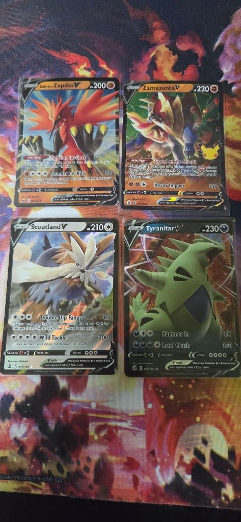 4 pokemon kaarten, Hobby en Vrije tijd, Verzamelkaartspellen | Pokémon, Ophalen of Verzenden, Zo goed als nieuw, Meerdere kaarten