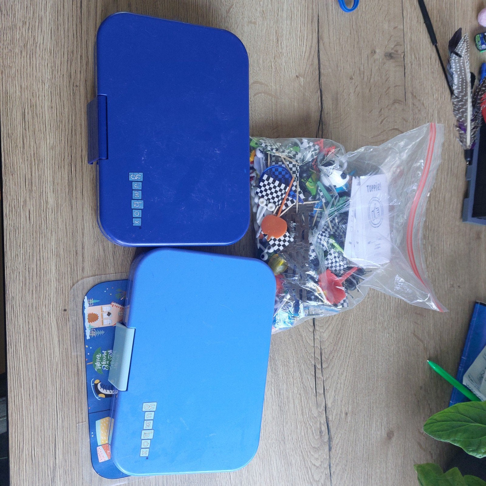 2x yumbox licht en donker blauw 5 vakken., Diversen, Ophalen of Verzenden, Gebruikt