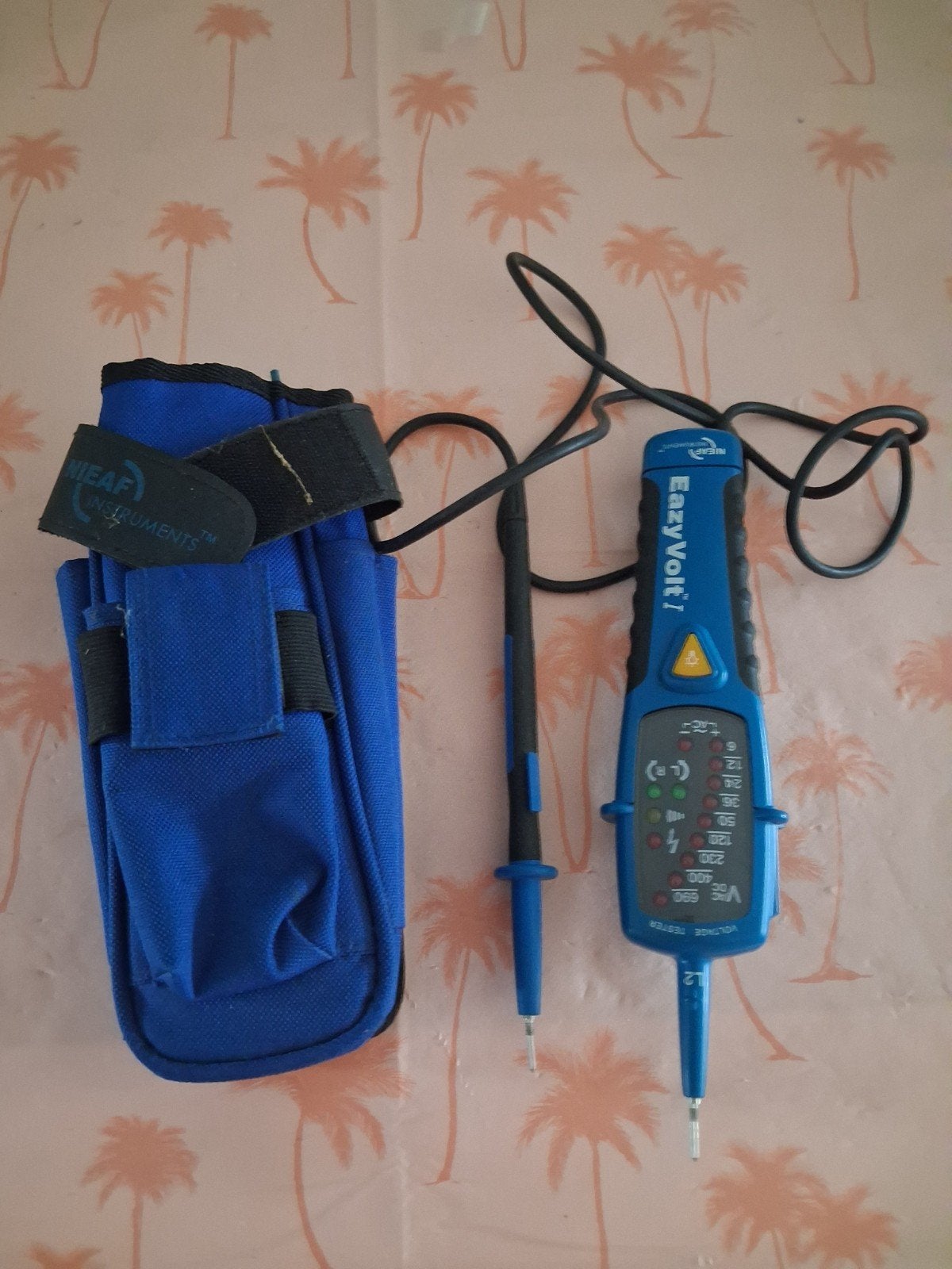nog uitstekend werkende spanningsmeter van easy volt, Ophalen, Zo goed als nieuw