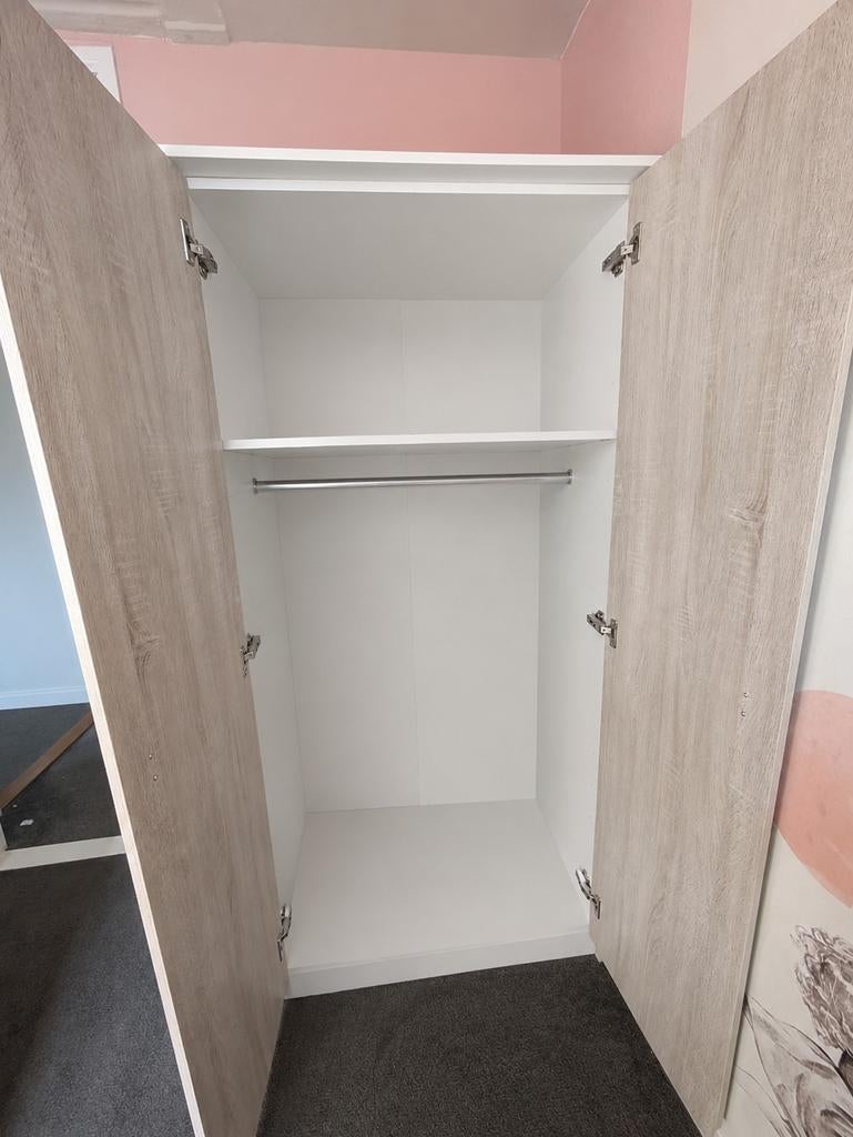 Babykamer met Ledikant die om te bouwen is tot junior bed, Ophalen, Gebruikt, Kast, 50 tot 70 cm