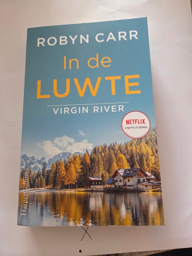 In de Luwte (Virgin River) - Robyn Carr (Netflix serie), Ophalen of Verzenden, Zo goed als nieuw, Robyn Carr, Nederland