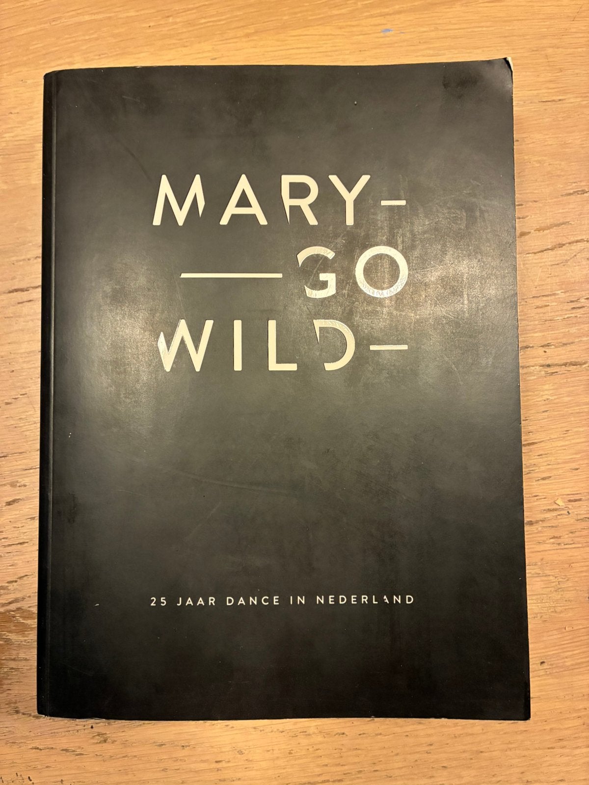 Mary Go Wild - 25 jaar dance in Nederland, Ophalen of Verzenden, Gelezen, Genre of Stijl