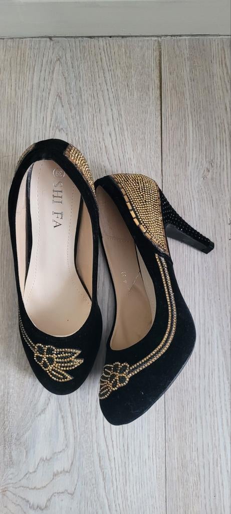 Zwarte pumps met gouden steentjes, Kleding | Dames, Schoenen, Pumps, Zwart, Ophalen of Verzenden, Zo goed als nieuw