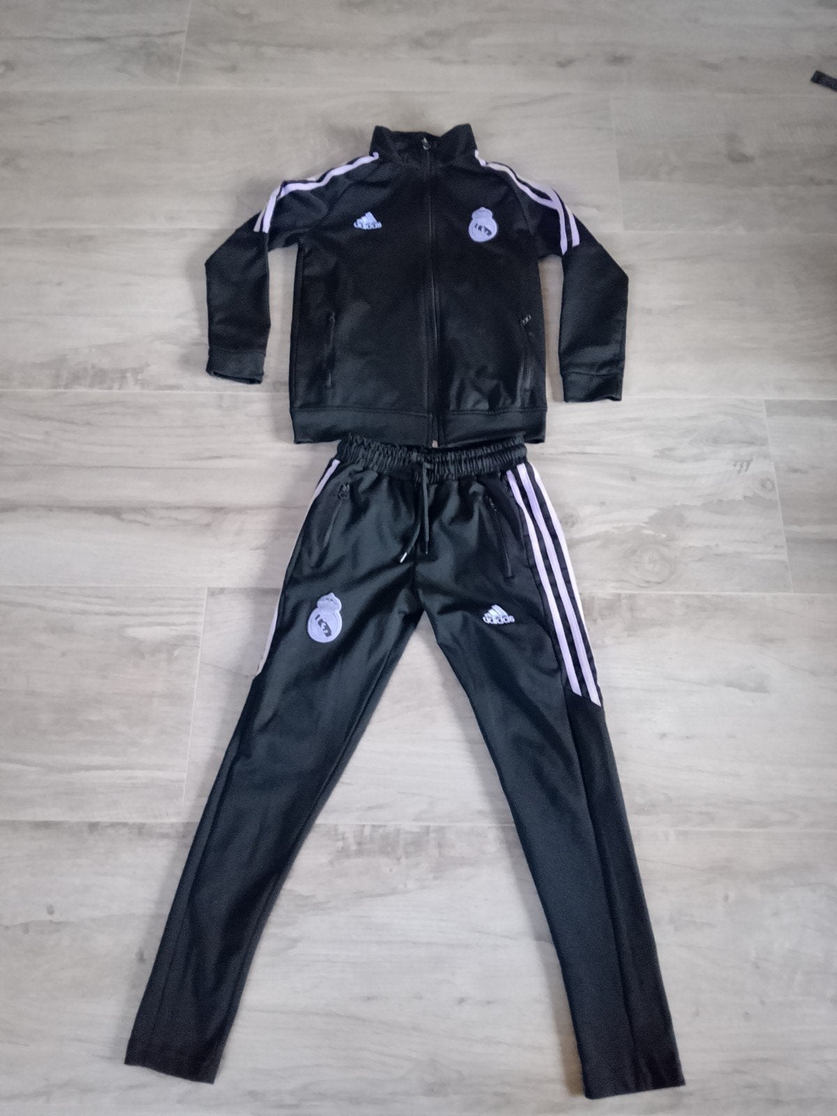 Adidas Real Madrid trainingspak maat 152, Adidas, Gebruikt, Ophalen of Verzenden, Setje