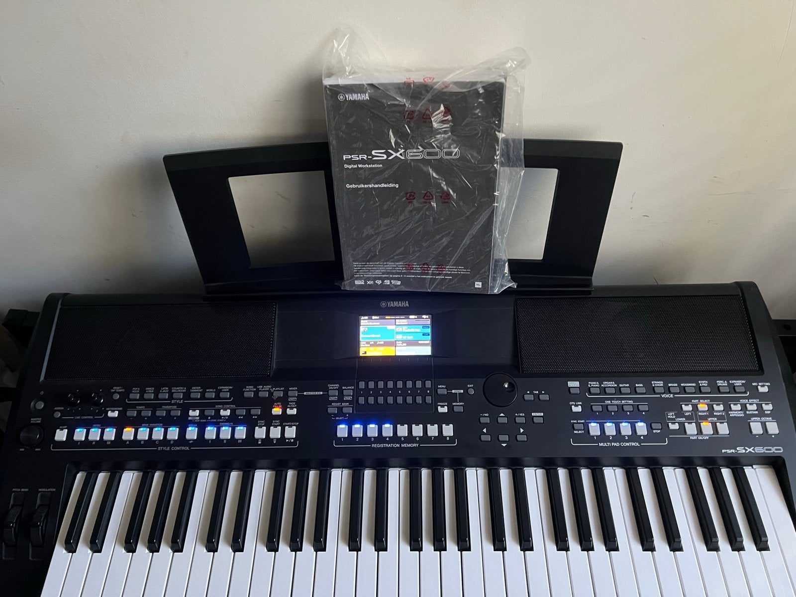 Yamaha PSR SX600 keyboard - Zo goed als nieuw incl standaard, Muziek en Instrumenten, Keyboards, Ophalen, 61 toetsen, Yamaha, Zo goed als nieuw