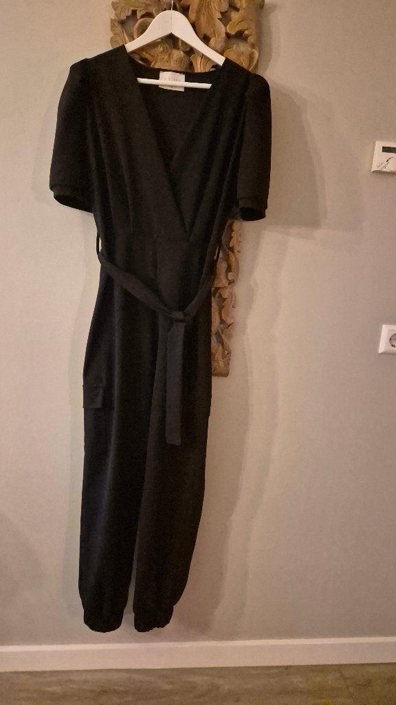 Jumpsuit Sisters point zwart maat 38, Zwart, Sisters Point, Zo goed als nieuw, Ophalen