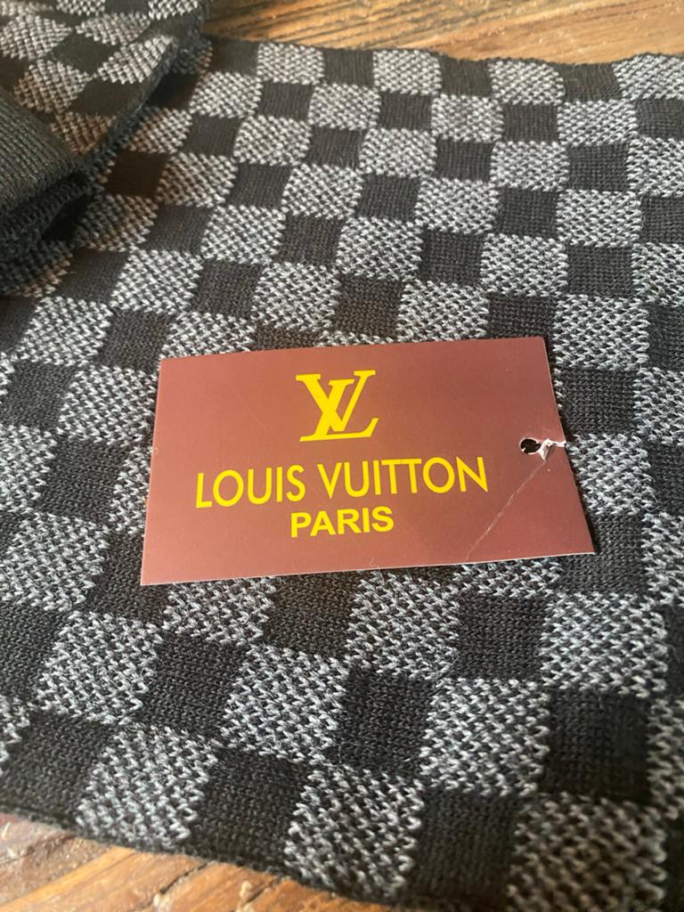Louis Vuitton Sjaal en muts - Zwart/Grijs Geblokt, Kleding | Dames, Mutsen, Sjaals en Handschoenen, Ophalen of Verzenden, Zo goed als nieuw