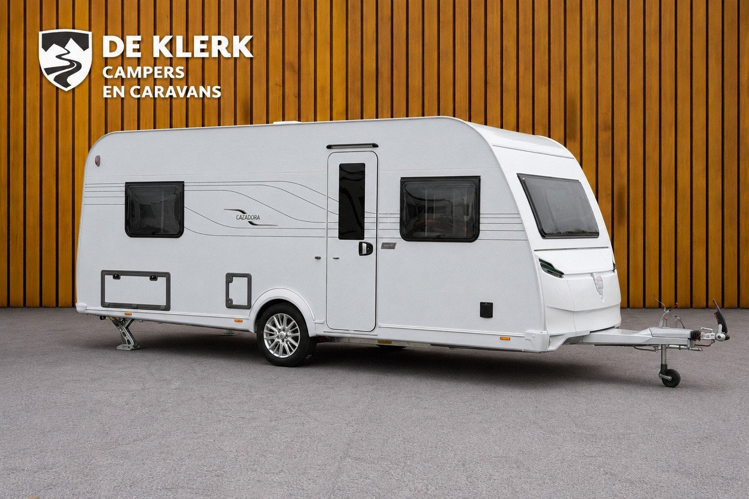 Tabbert Cazadora 495 HE / 50% Deals (bj 2026), Caravans en Kamperen, Caravans, Tabbert, 7 tot 8 meter, Bedrijf, Tot en met 3