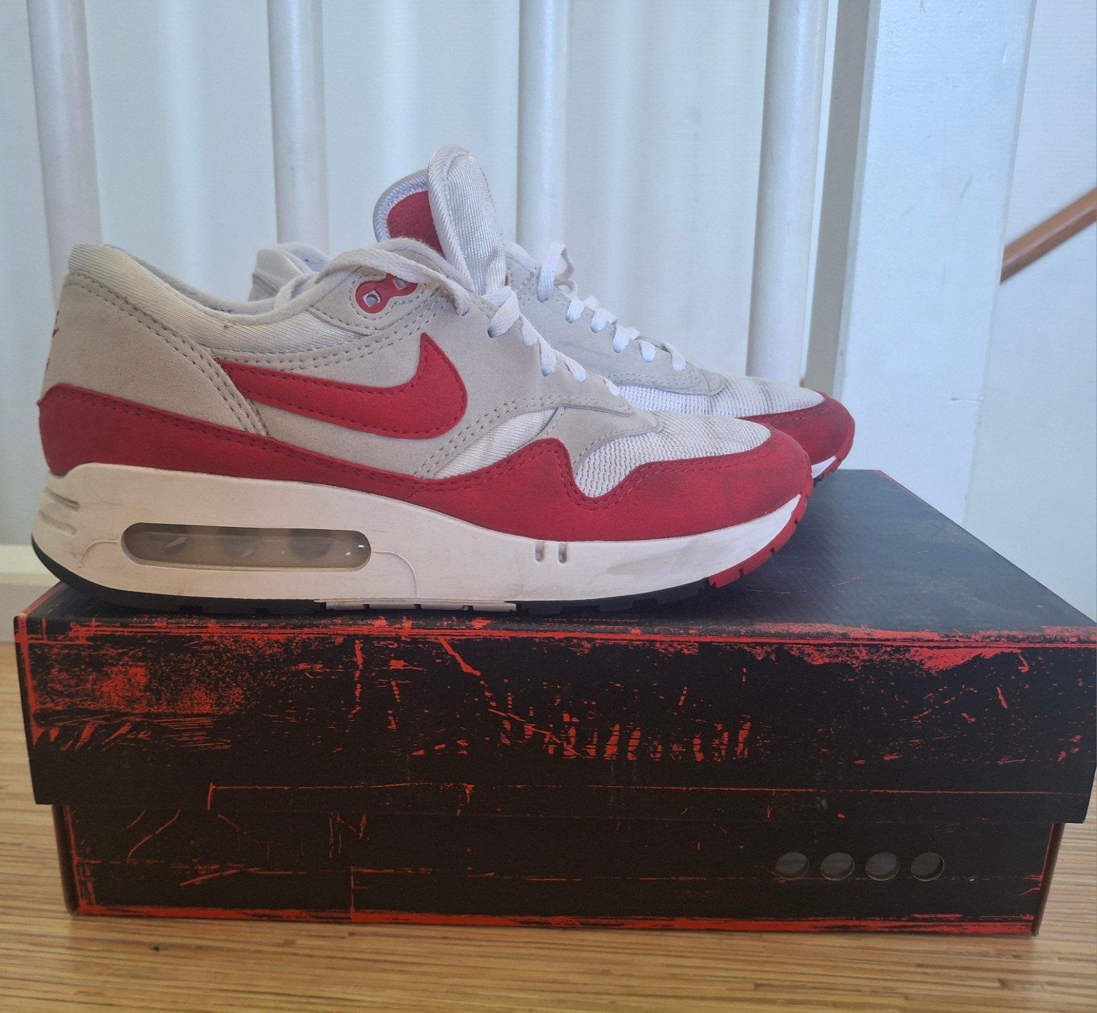 Nike AM1 '86 OG University Red Big Bubble maat 38,5 zgan, Kleding | Heren, Schoenen, Overige kleuren, Nike, Ophalen of Verzenden