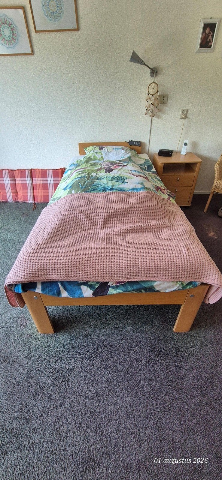 Eenpersoonsbed met lattenbodem en matras, Huis en Inrichting, Slaapkamer | Bedden, Ophalen, Zo goed als nieuw, 200 cm, Hout