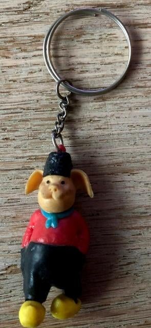 Oude sleutelhanger van een varken in klederdracht, Ophalen, Gebruikt