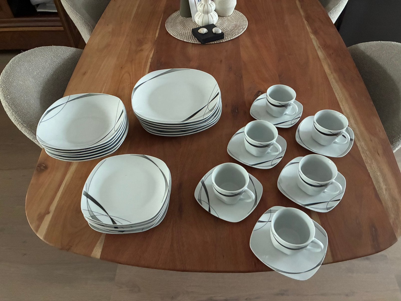 Leuk modern servies, Ophalen, Nieuw, Overige stijlen, Kop(pen) en/of Schotel(s)