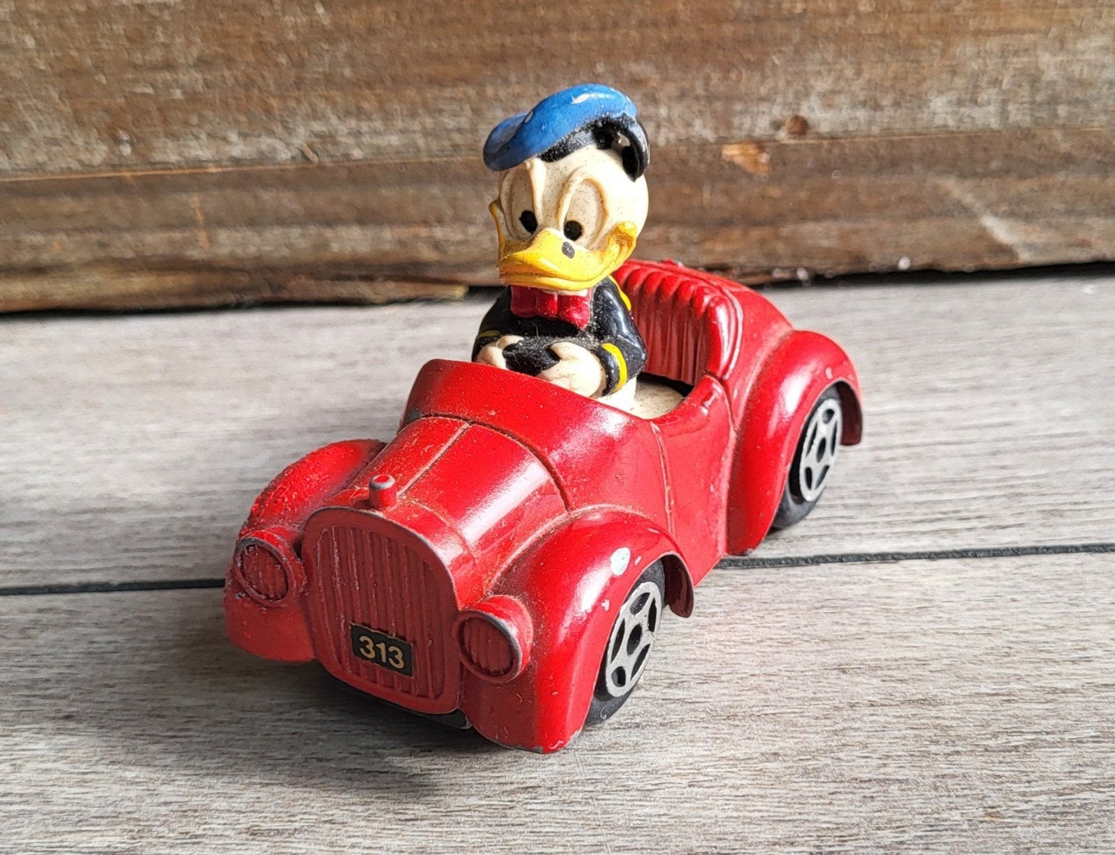 Vintage Donald Duck in auto - Disney - Made in Italy, Verzamelen, Ophalen of Verzenden, Donald Duck, Gebruikt, Beeldje of Figuurtje