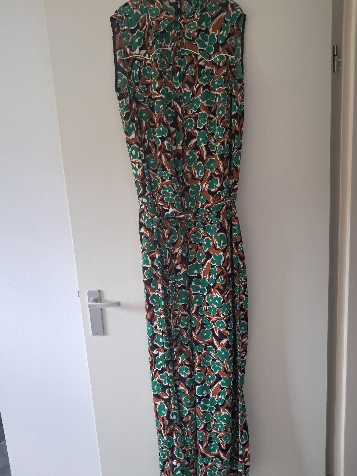Eyecatcher jumpsuit. Draagbaar tot kleine 42, Kleding | Dames, Jumpsuits, Ophalen of Verzenden, Nieuw, Maat 42/44 (L), Zwart