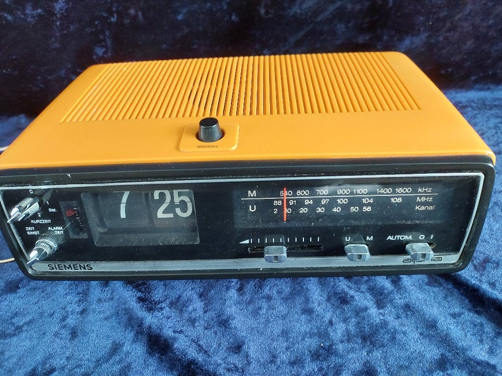 Zeldzame Siemens Alpha RG222 wekkerradio mooi. uit de 70’s., Ophalen of Verzenden, Zo goed als nieuw