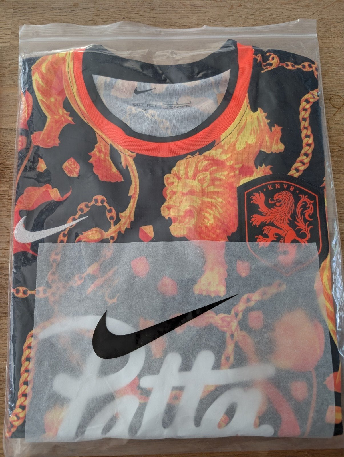 Nike x Patta KNVB Voetbalshirt - Maat XL beschikbaar, Kleding | Heren, T-shirts, Maat 52/54 (L), Nike x Patta, Zwart, Nieuw
