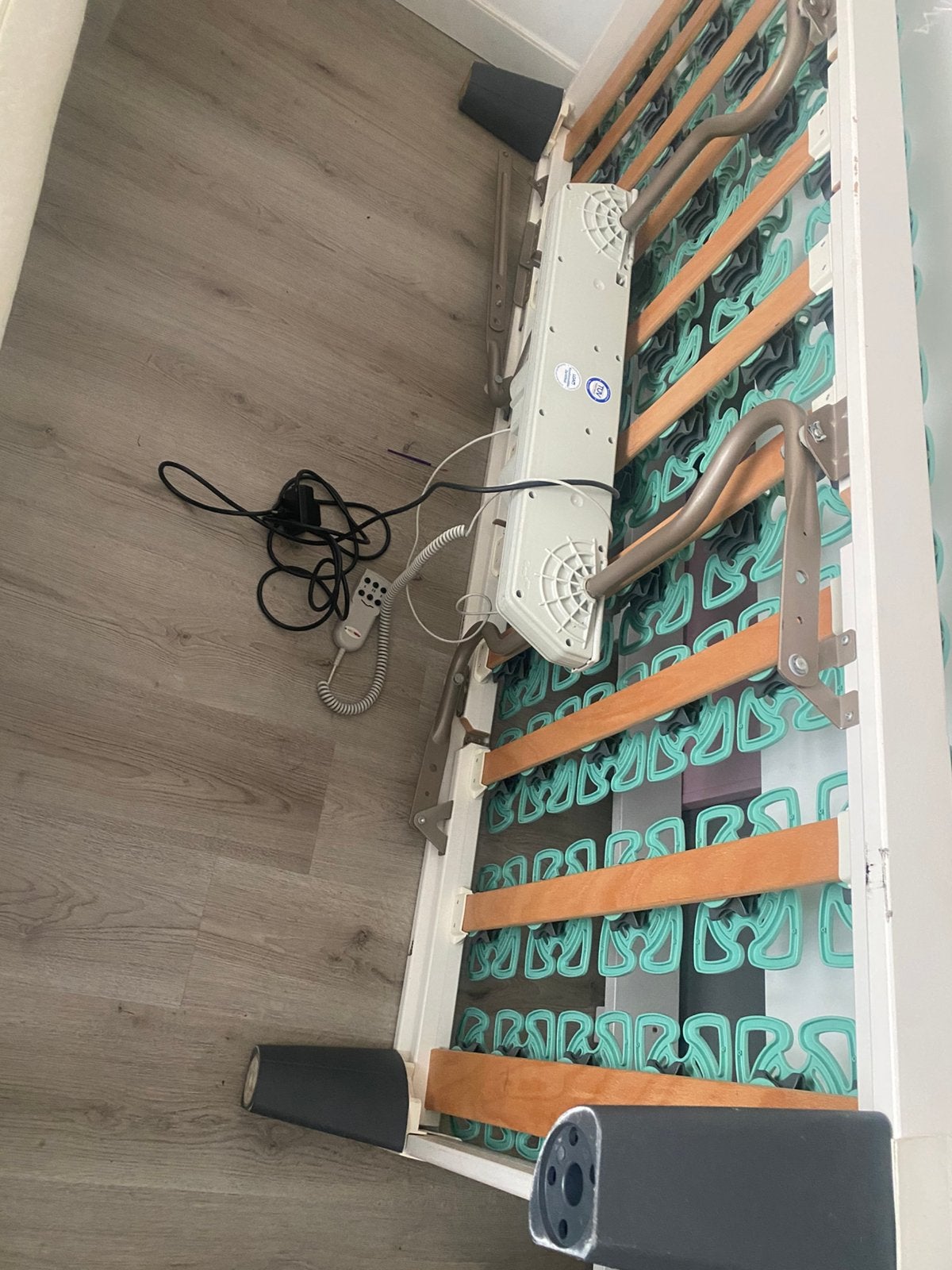 Tempur bedden elektrische bedbodems 2 x 90 cm met pootjes, Ophalen, Zo goed als nieuw, Eenpersoons, 90 cm