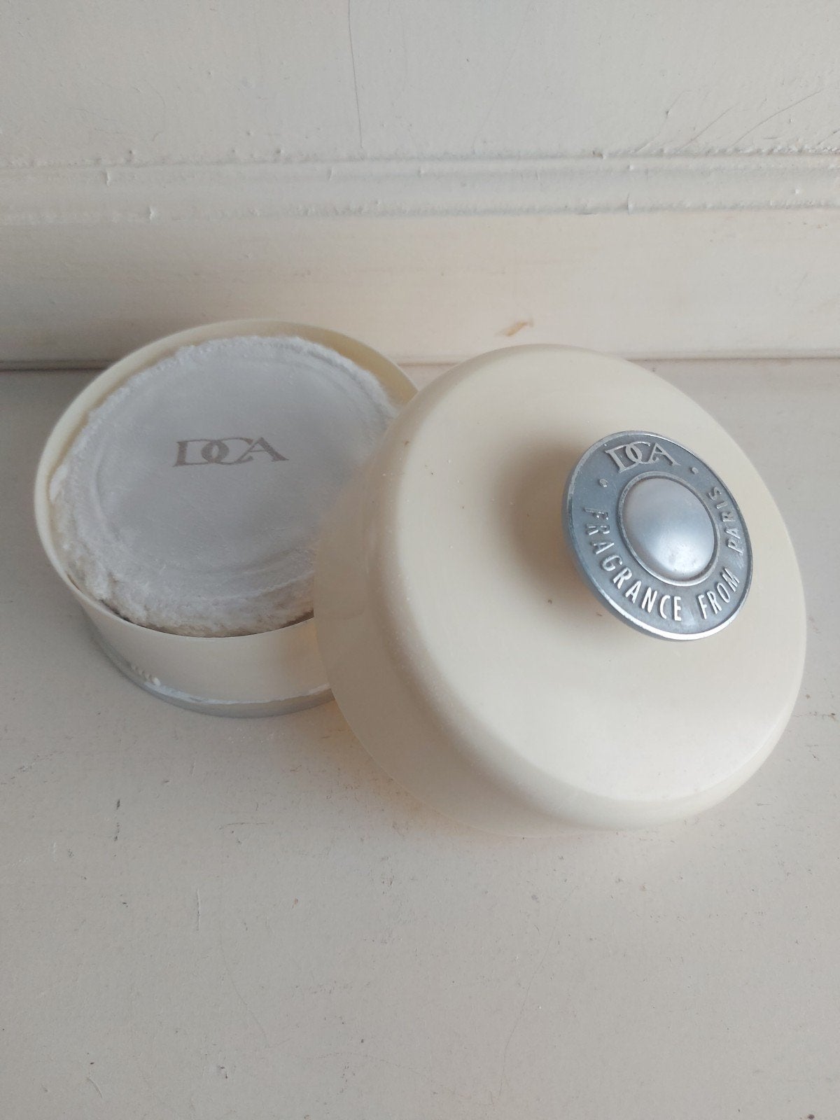Vintage DCA Poederdoos met Poederdons - Fragrance from Paris, Ophalen of Verzenden