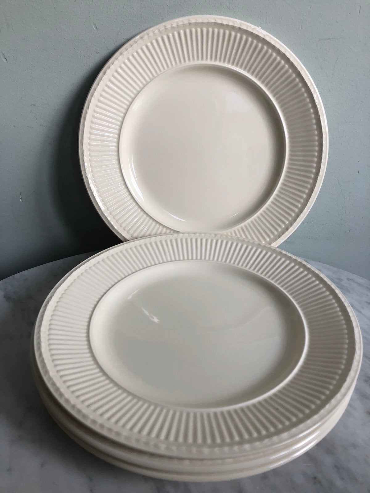 Nieuw 4 Wedgwood Edme ontbijt borden, 23 cm., Huis en Inrichting, Ophalen of Verzenden, Zo goed als nieuw, Aardewerk, Bord(en)