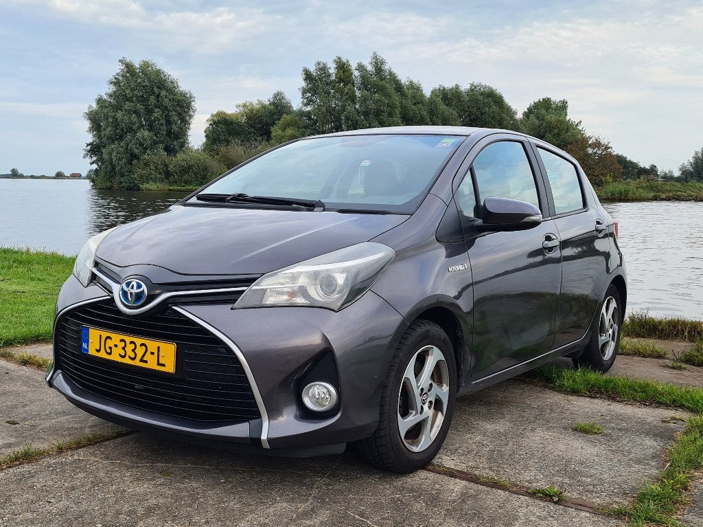 Toyota Yaris Hybrid 1.5 | 2015 | 163 000 km, Auto's, 74 pk, 4 cilinders, 49 €/maand, Grijs