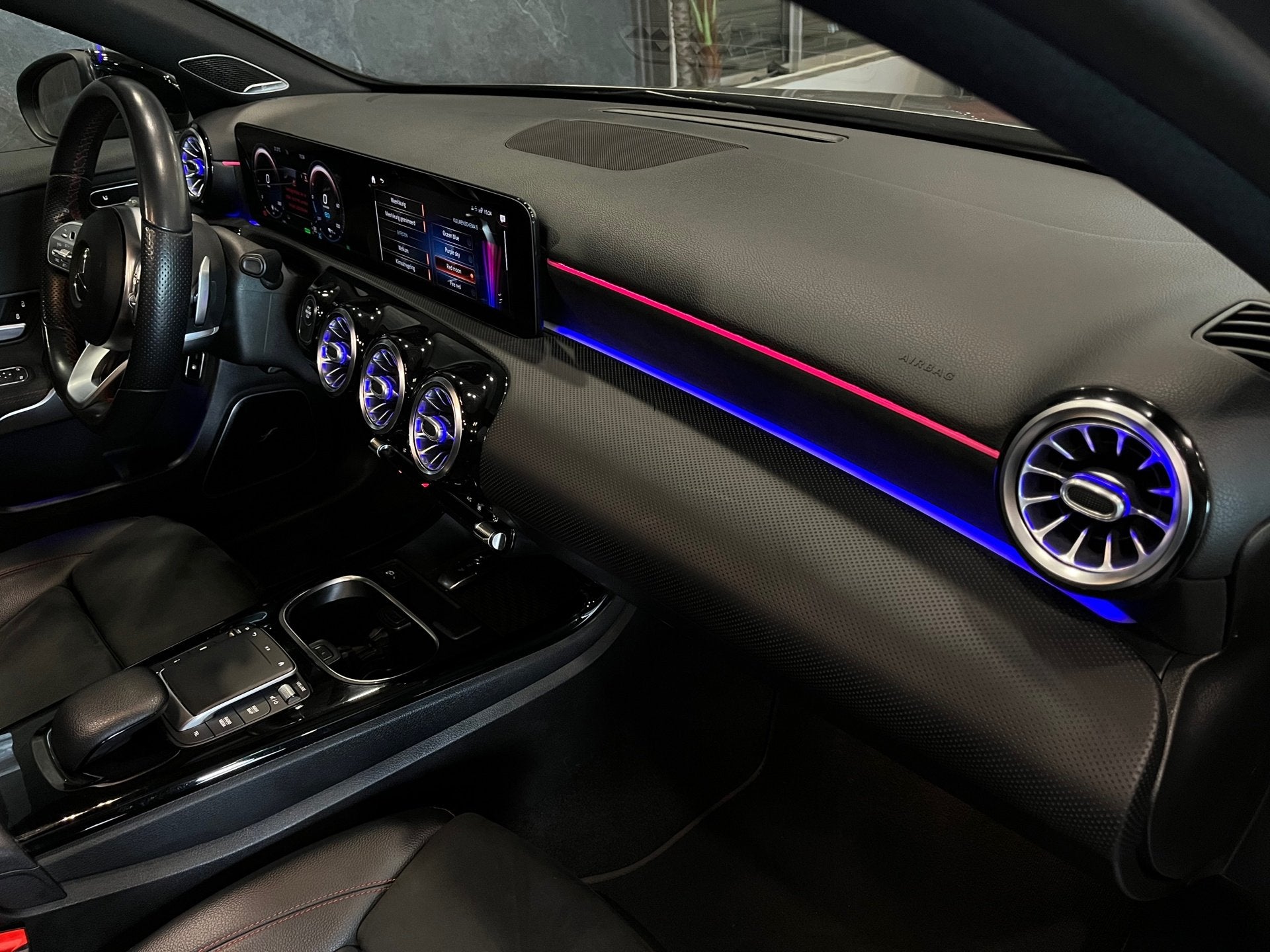Mercedes-Benz A-klasse Limousine 250 e AMG NIGHT PANO SFEER, Gebruikt, 4 cilinders, 15 kWh, Plug-in hybride