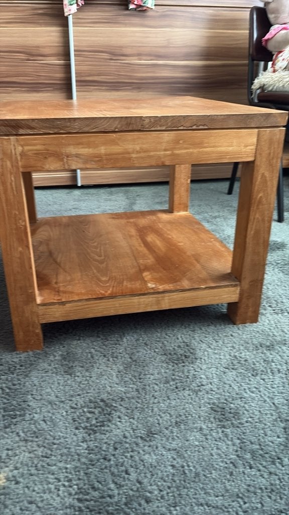 2 houten bijzettafels, landelijk & stevig, Vierkant, 55 tot 75 cm, Zo goed als nieuw, Hout