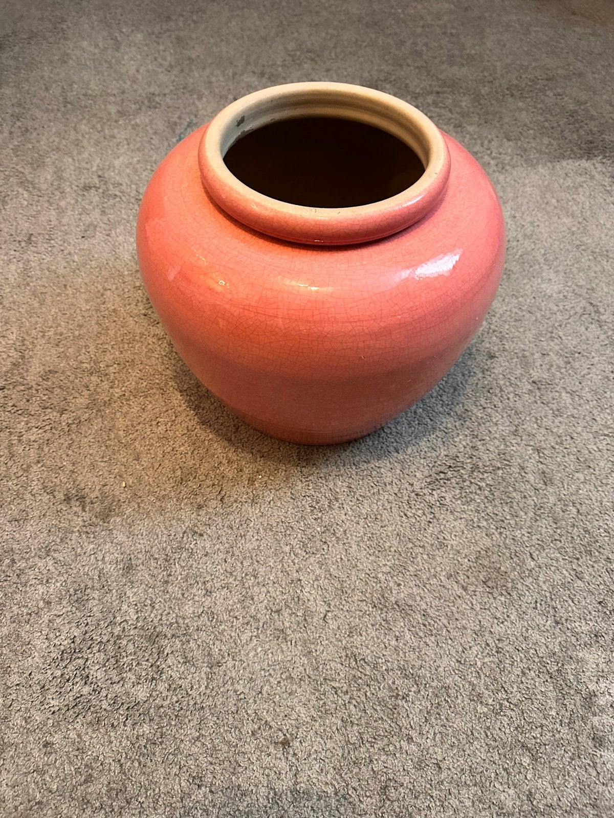 Roze craquelé vaas en crèmekleurige vaas met oren, Ophalen