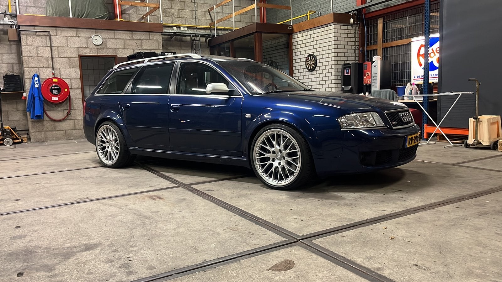 Audi RS6 2002 4.2 V8 450 PK Mugello Blue, Automaat, 4172 cc, 8 cilinders, RS6
