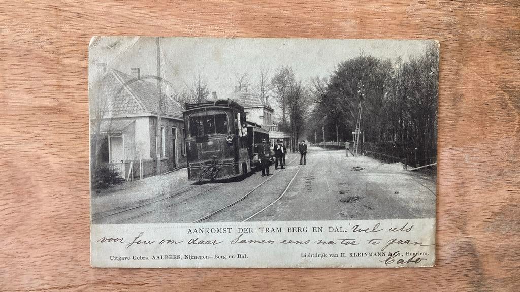 Oude ansichtkaart Berg en Dal 1900 aankomst Tram Nijmegen, Ophalen of Verzenden, Voor 1920, Gelopen, Gelderland