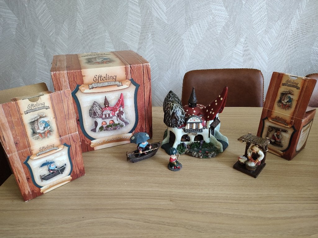 Efteling luville kabouter dorp huisje en extra kabouters, Ophalen of Verzenden, Zo goed als nieuw, Beeldje of Poppetje